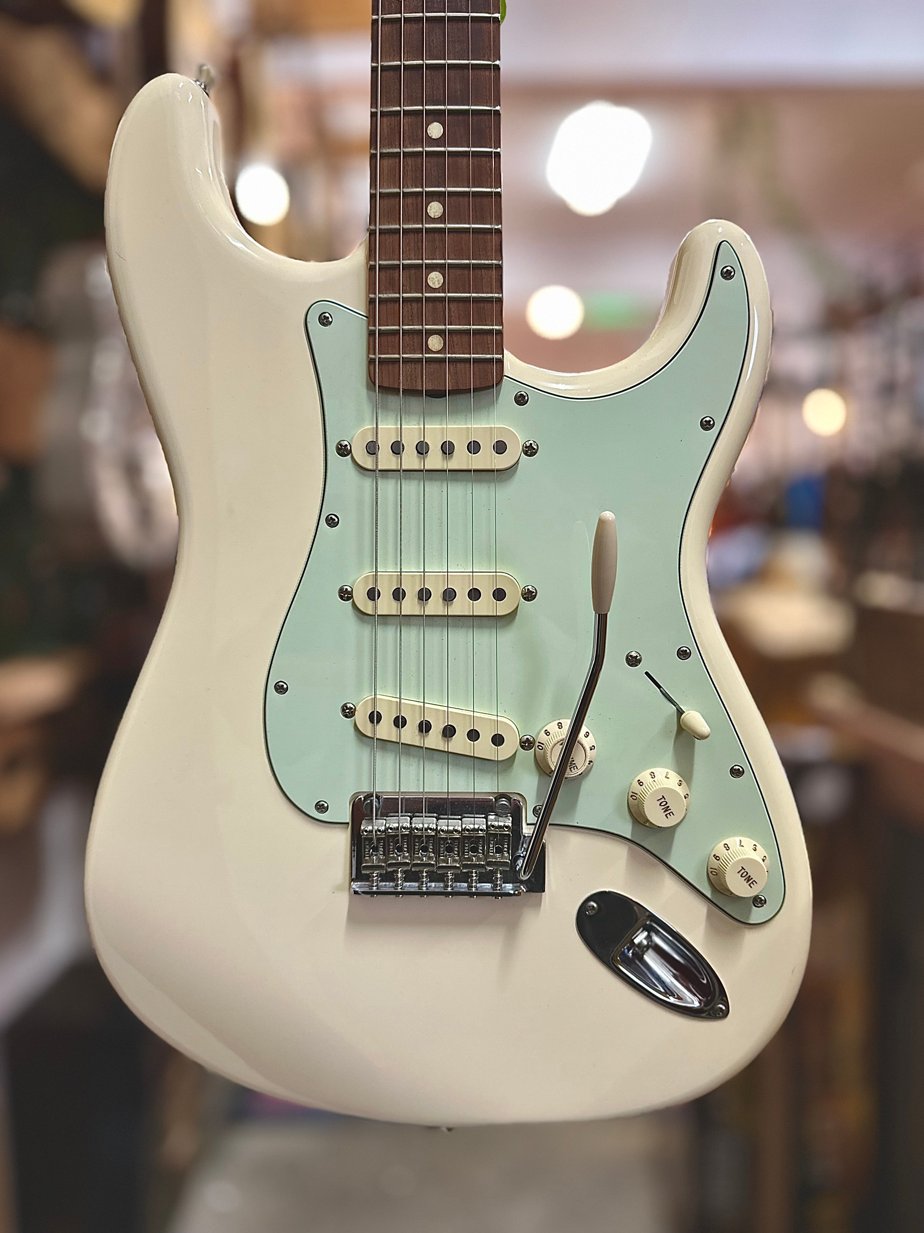 Fender | Vintera 60s MOD Stratocaster | Olympic White | Pre-Loved Fender | Vintera 60s MOD Stratocaster | Olympic White | Pre-Loved